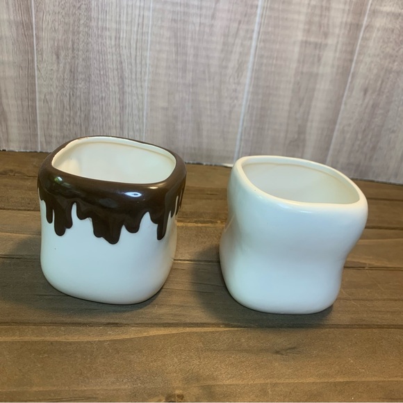 Set Of 2 Small Miniature Marshmallow Shaped  Cups Mugs With Faces - Picture 2 of 9